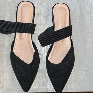 Black flat shoe